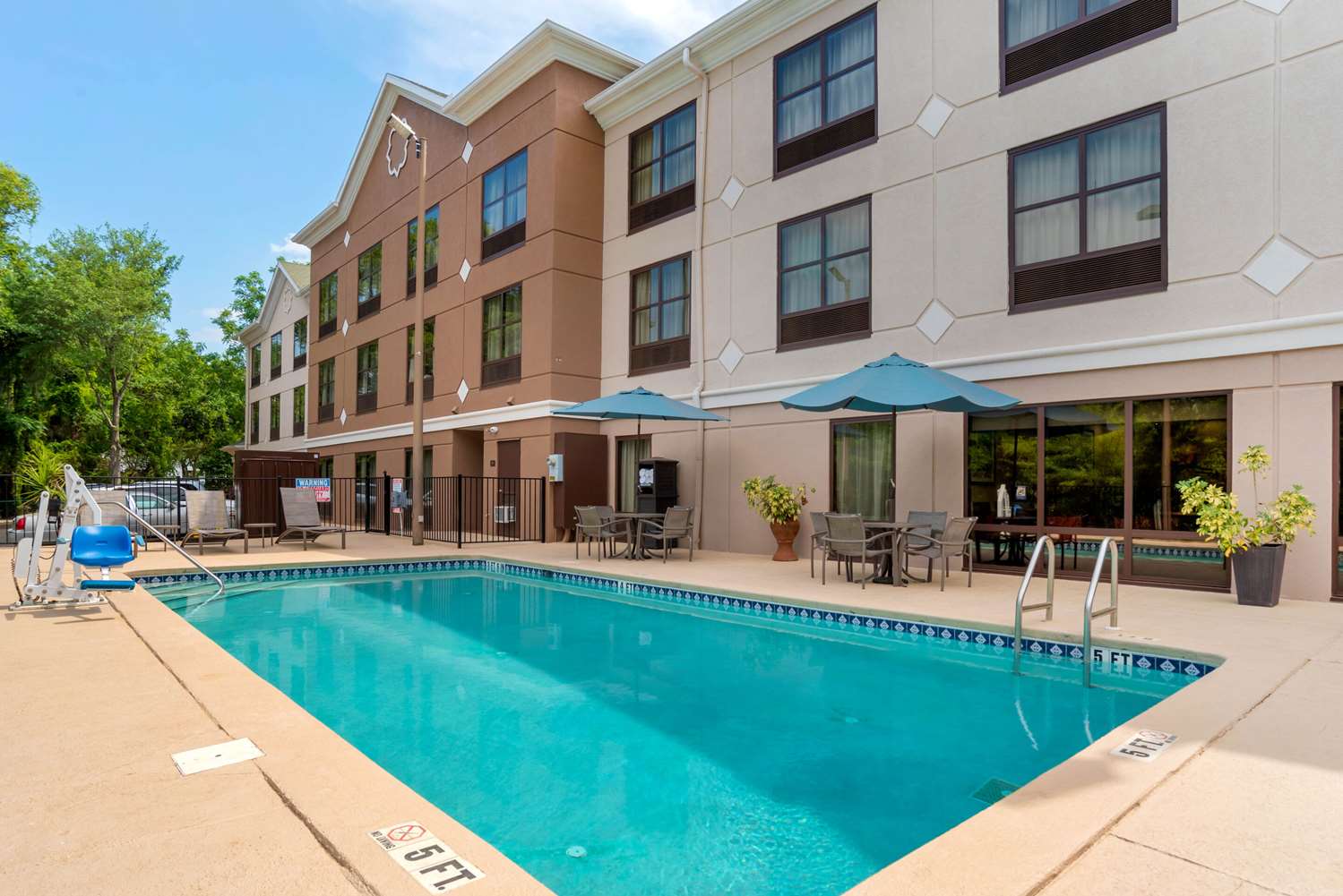 Comfort Suites Tallahassee Capitol - University Area 8/52