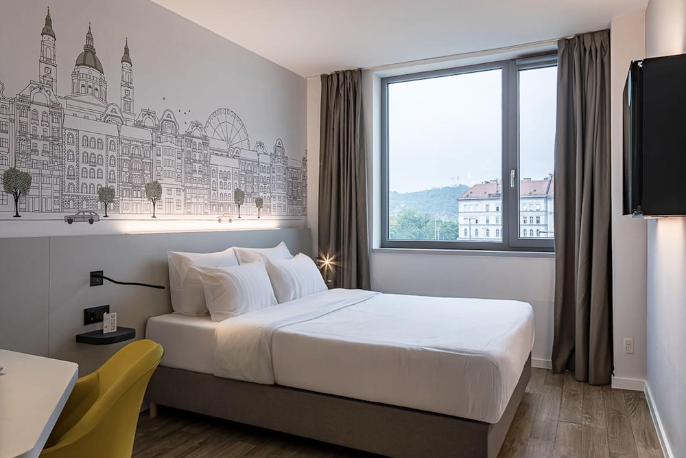 Superior, Double Bed, River View