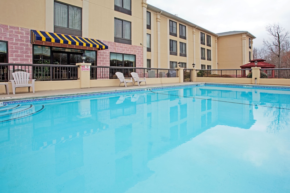 Holiday Inn Express And Suites Charlotte Airport Belmont An Ihg Hotel 2/41