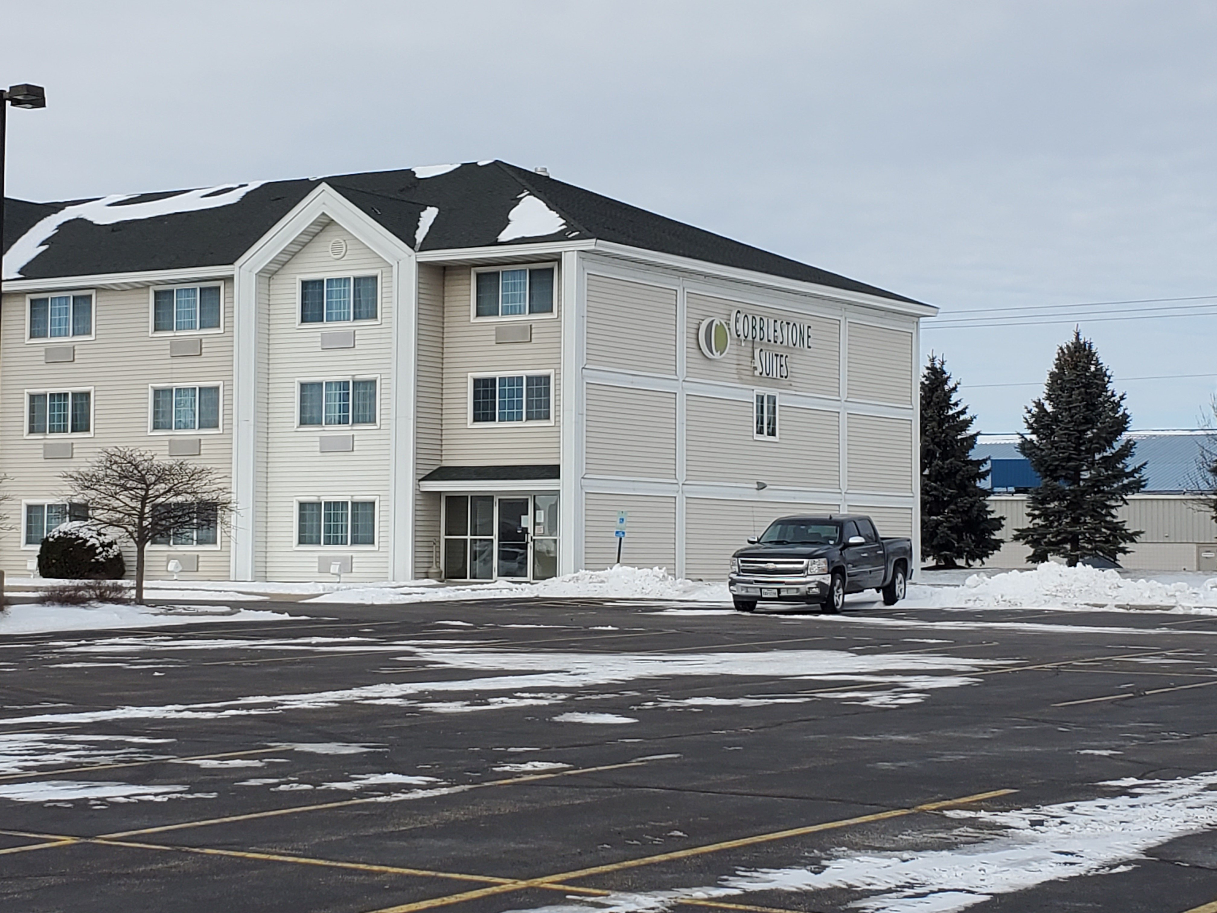 Cobblestone Suites Oshkosh 69/75
