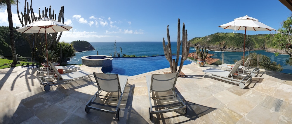 Cliffside Luxury Inn 38/48