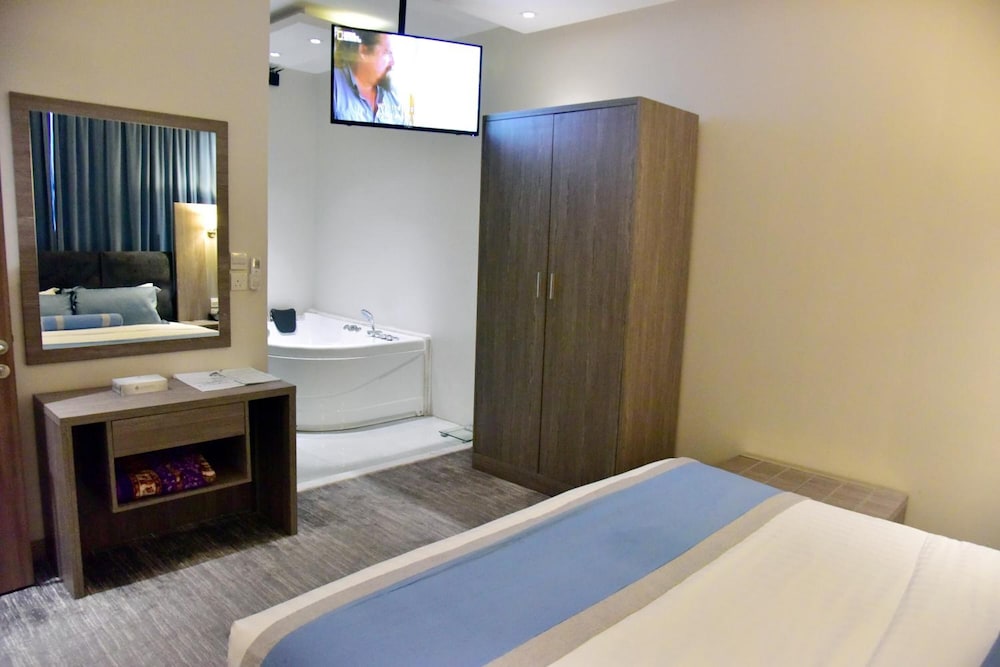 Lian Park Hotel 14/72
