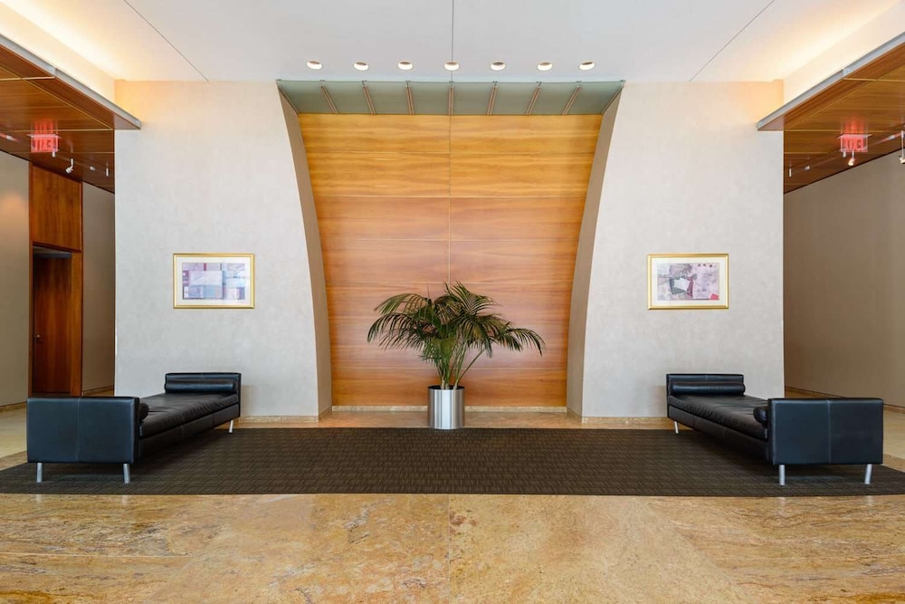 Broadway Plaza, Trademark Collection by Wyndham 6/50