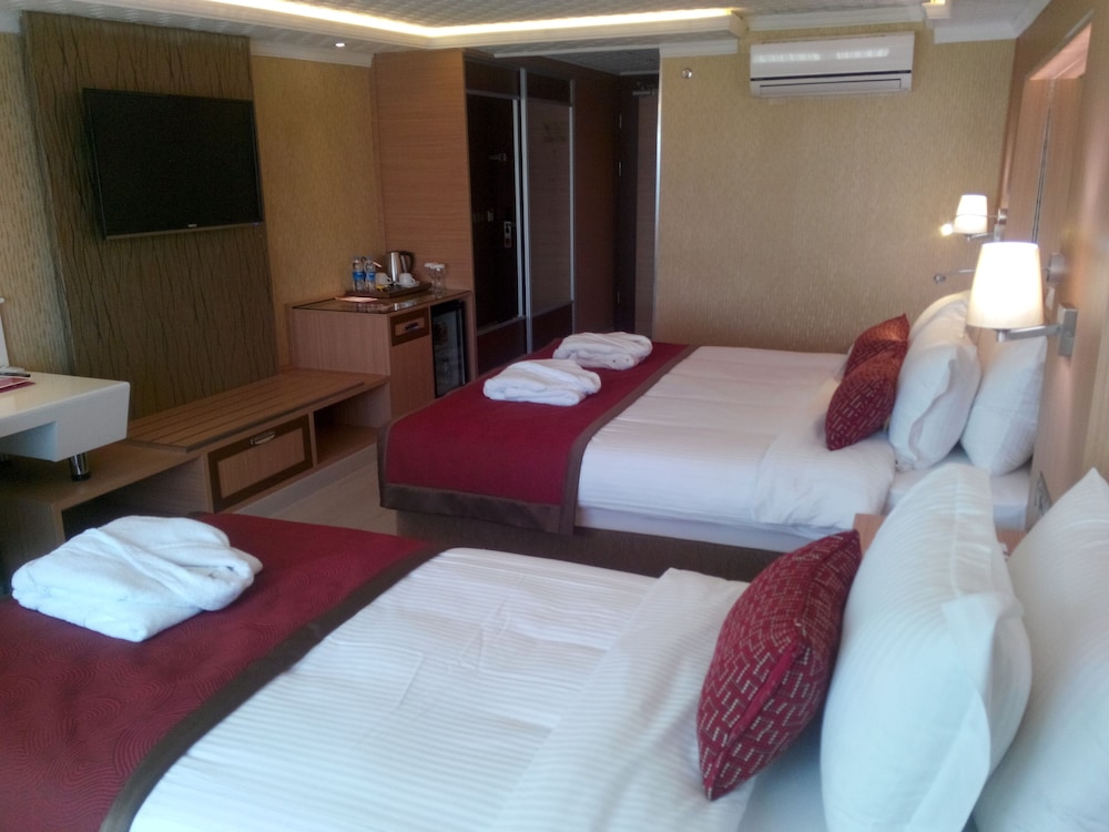 Ramada By Wyndham Usak 13/48