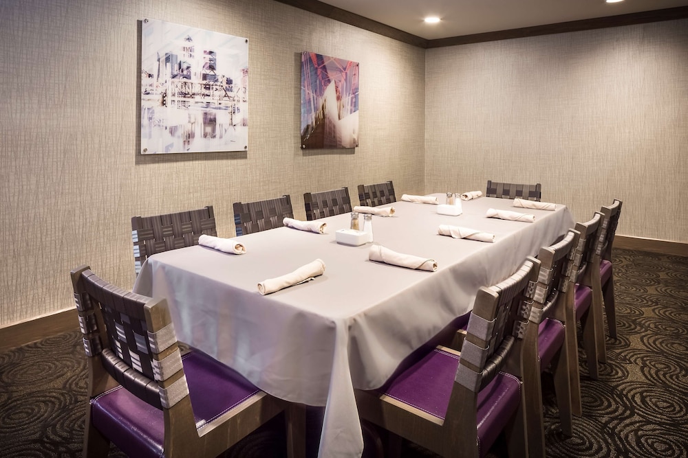 Hampton Inn Iowa City/Coralville 49/54