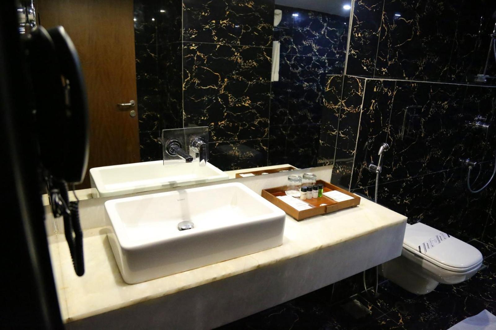 Hotel Trinity Grand 26/29