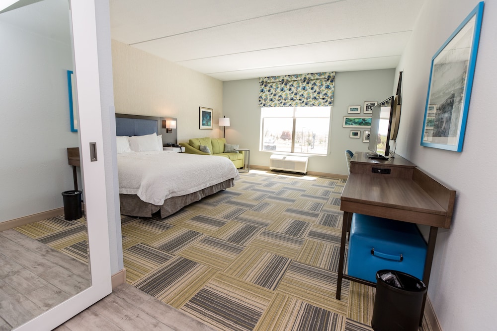 Hampton Inn Suites Syracuse North Airport Area 25/64