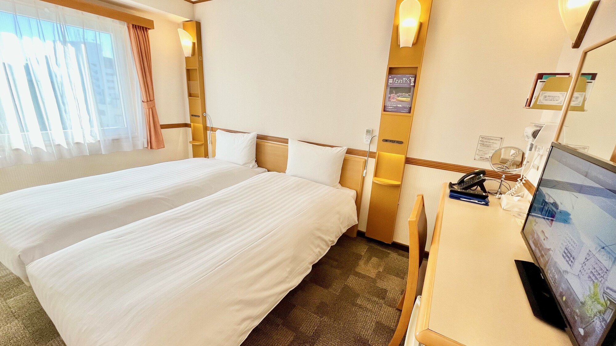ECONOMY, TWIN BEDS, SMOKING
