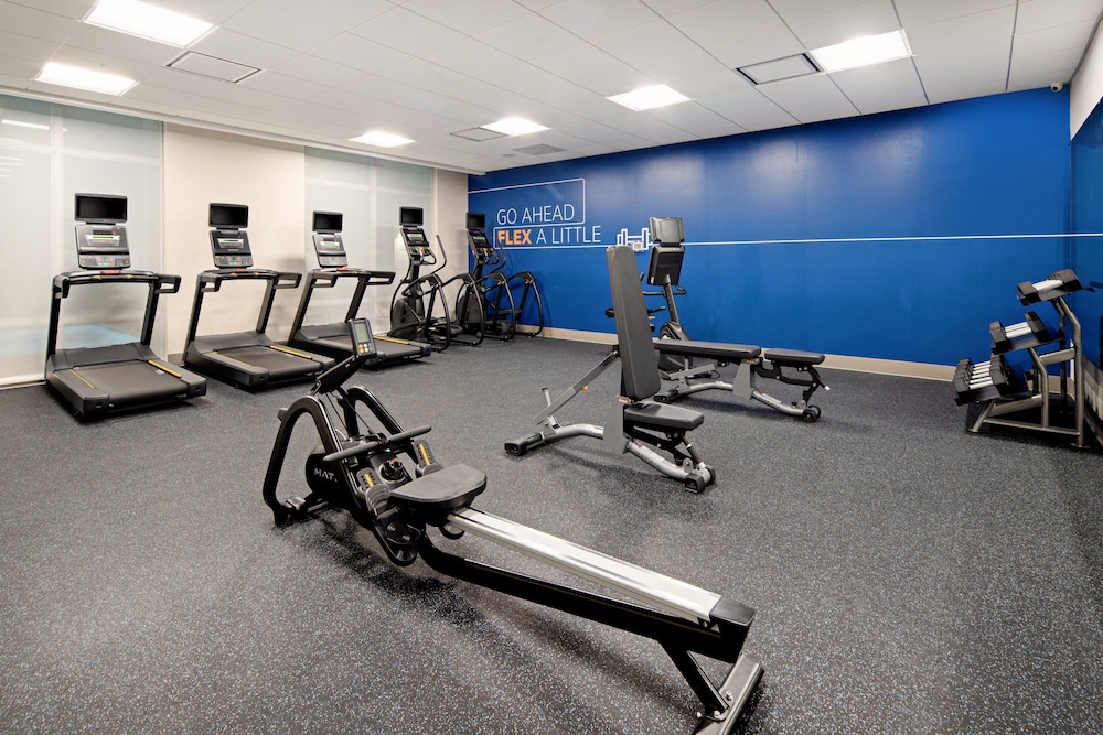 Holiday Inn Express and Suites Palm Desert Millennium 29/52