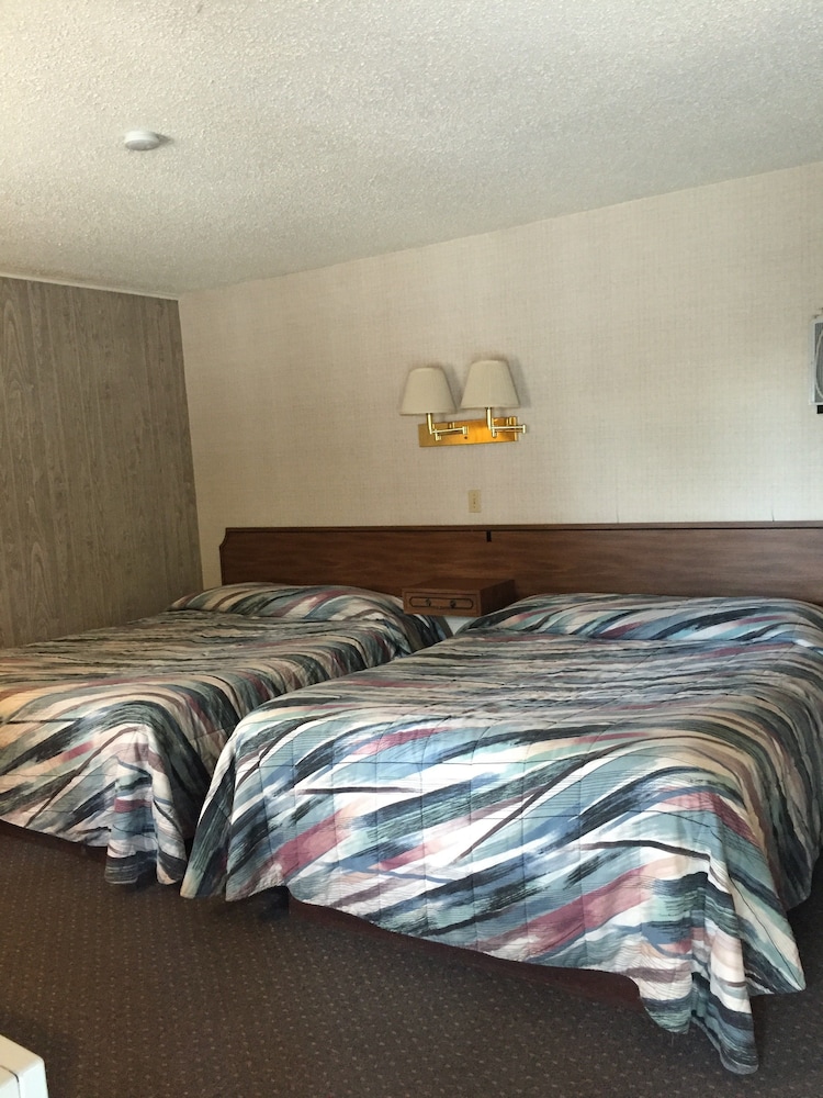 Z Bar Cabins and Motel 13/43