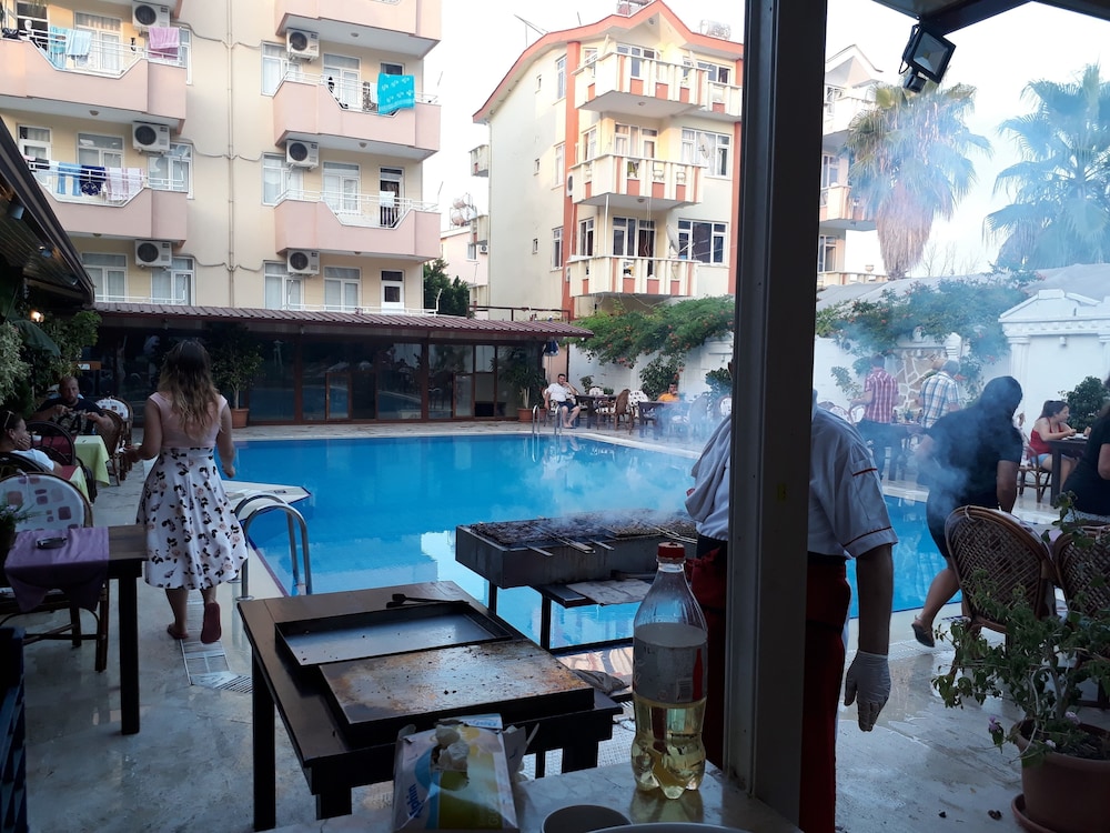 Orient Apart Hotel 6/25