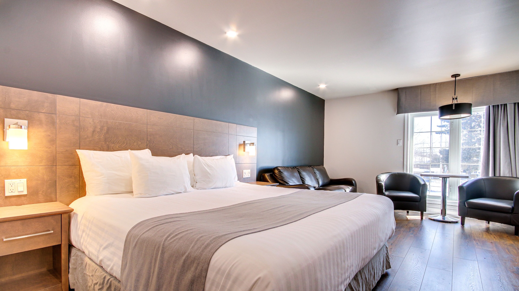 Classic, King Bed, No Elevator