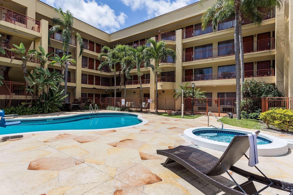 Boca Suites Deerfield Beach, SureStay Collection by Best Western FL 10/43