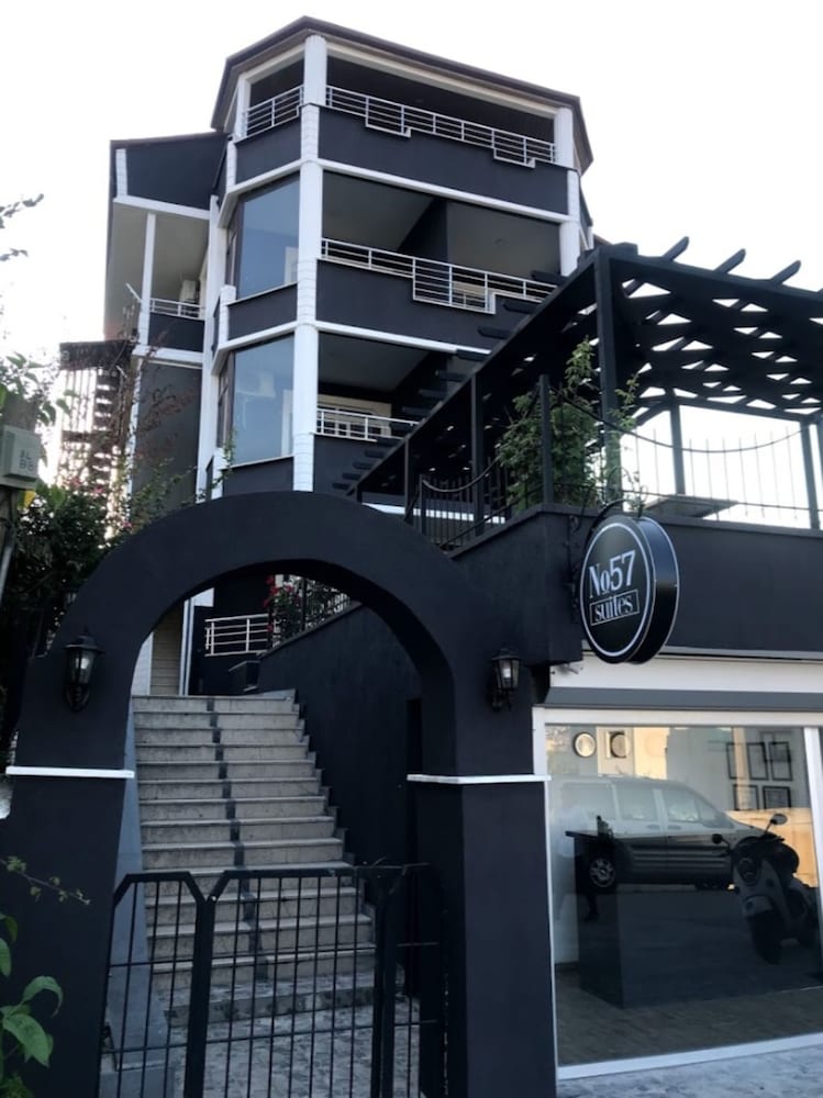 No 57 Suites 5/50