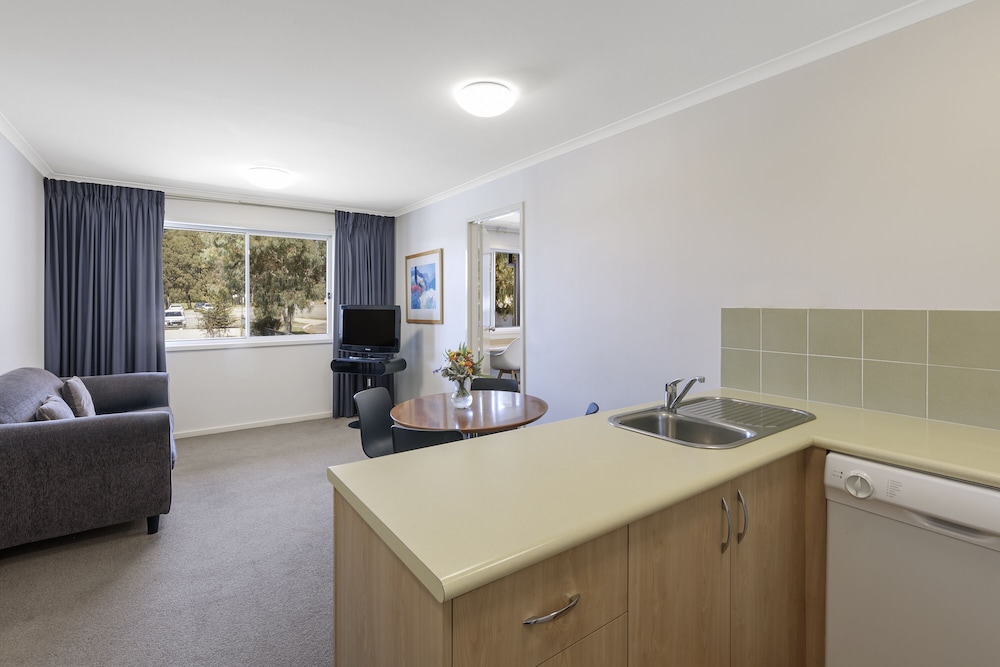 Ramada Encore by Wyndham Belconnen Canberra 29/38