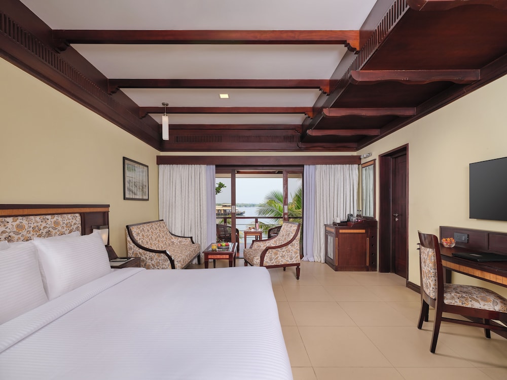 Sterling Lake Palace Alleppey. 23/58