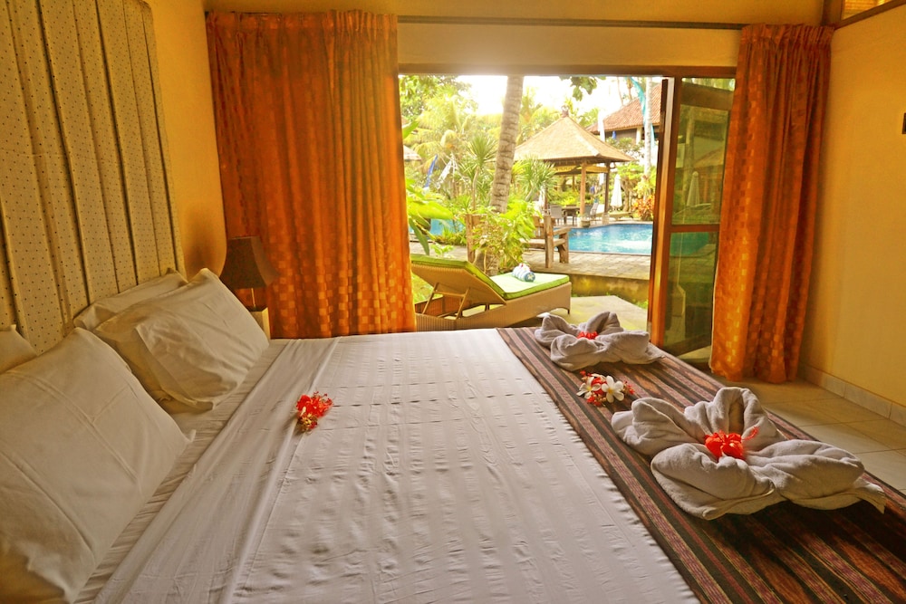 Bungalow, Pool View
