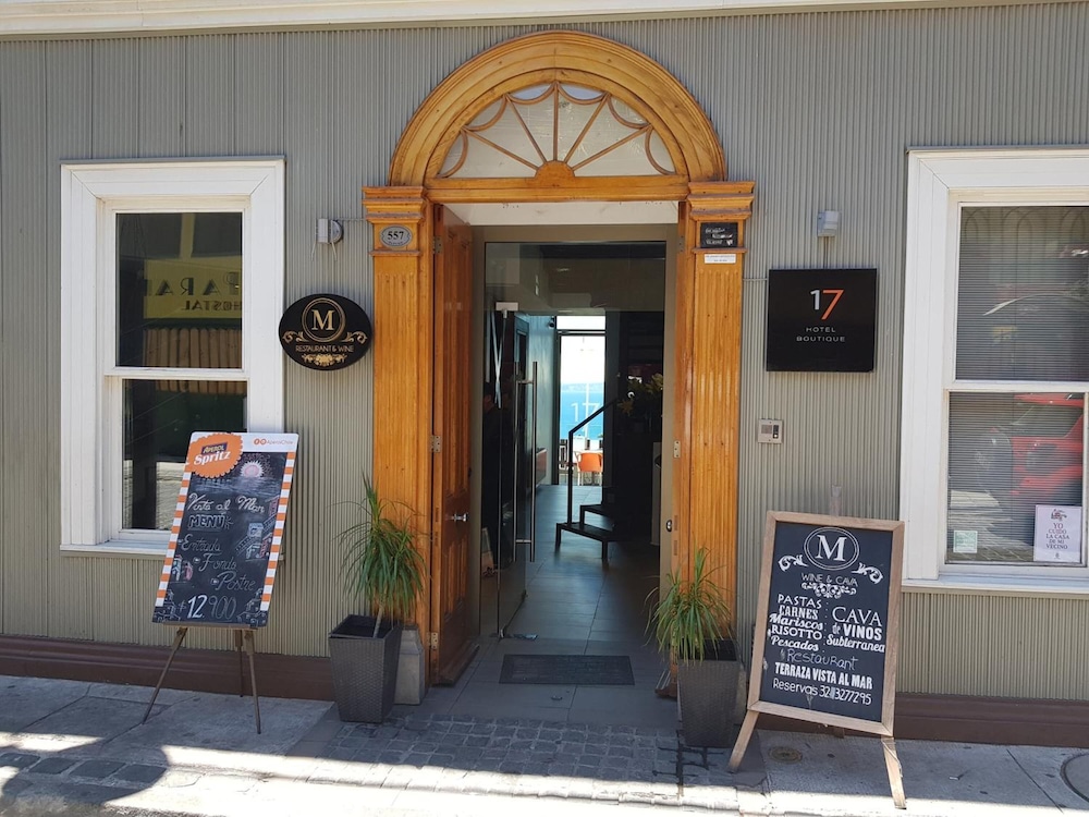 Boutique 17 6/44