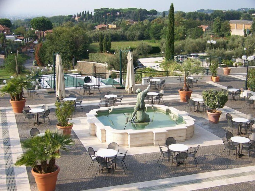 LH Hotel Domus Caesari 38/42