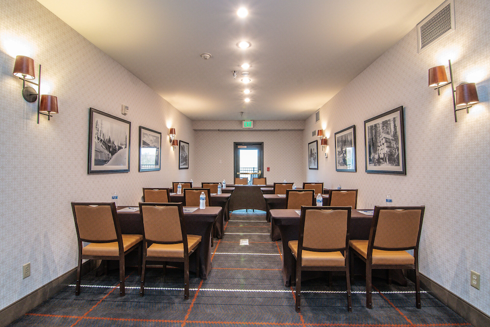 Holiday Inn Express Hotel & Suites Kalispell 69/77