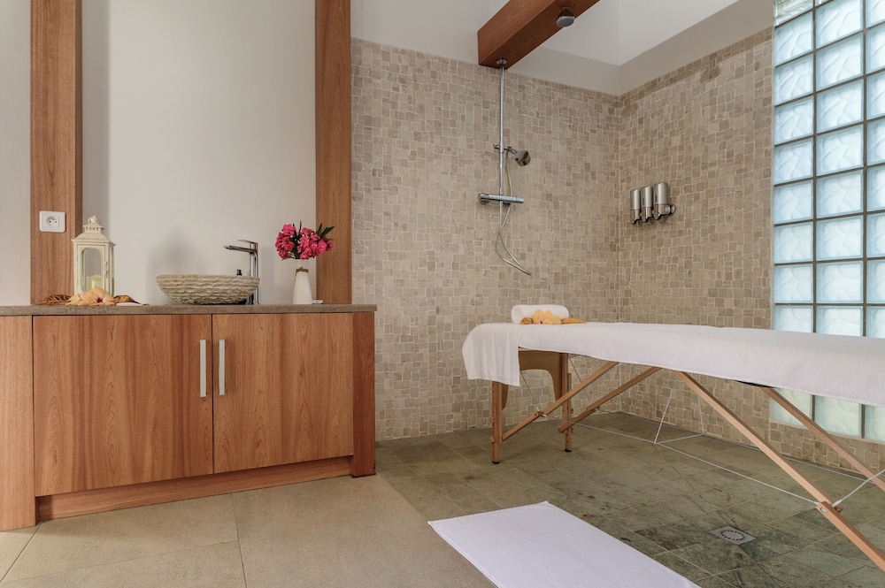 Royal Andilana Resort & Spa 12/80