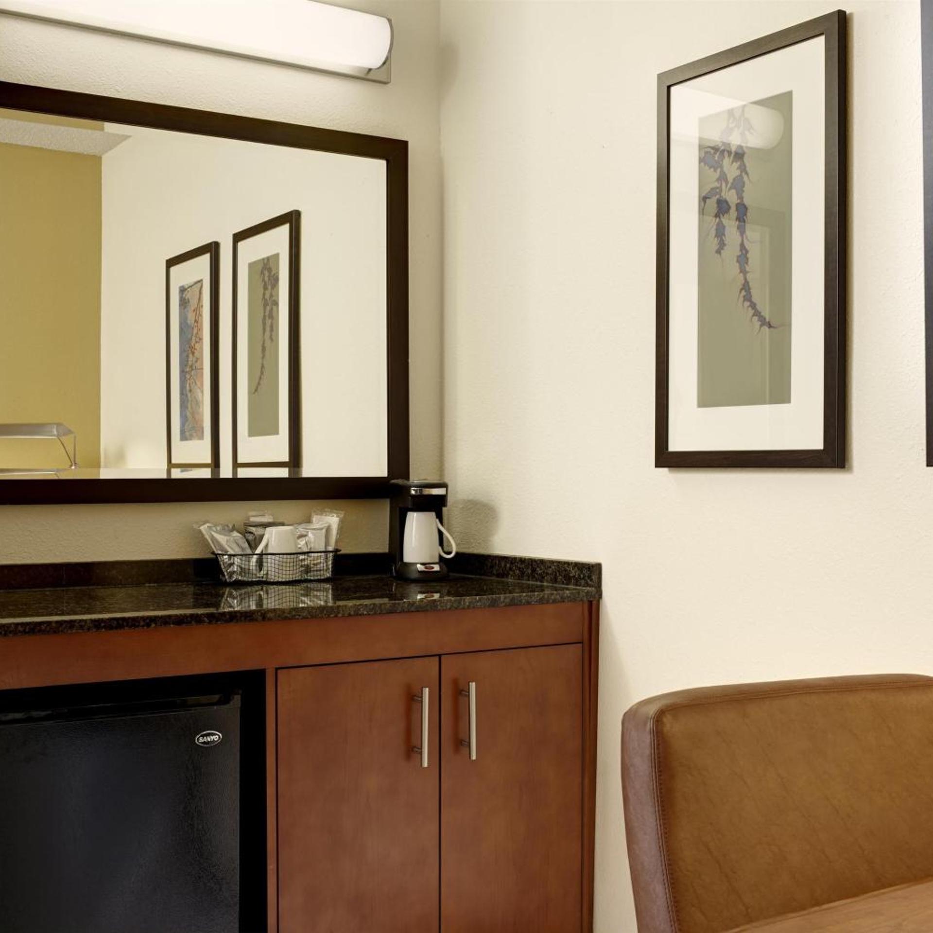 غرفة بسرير كينج مع أريكة، Hyatt Place Memphis/Germantown 3/3