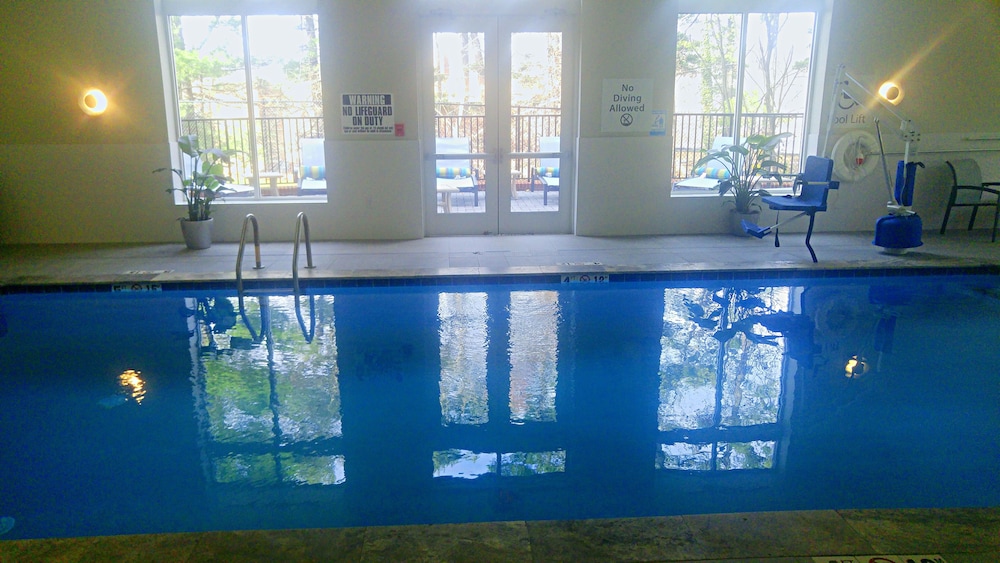 Holiday Inn & Suites Asheville-Biltmore Village Area 3/70