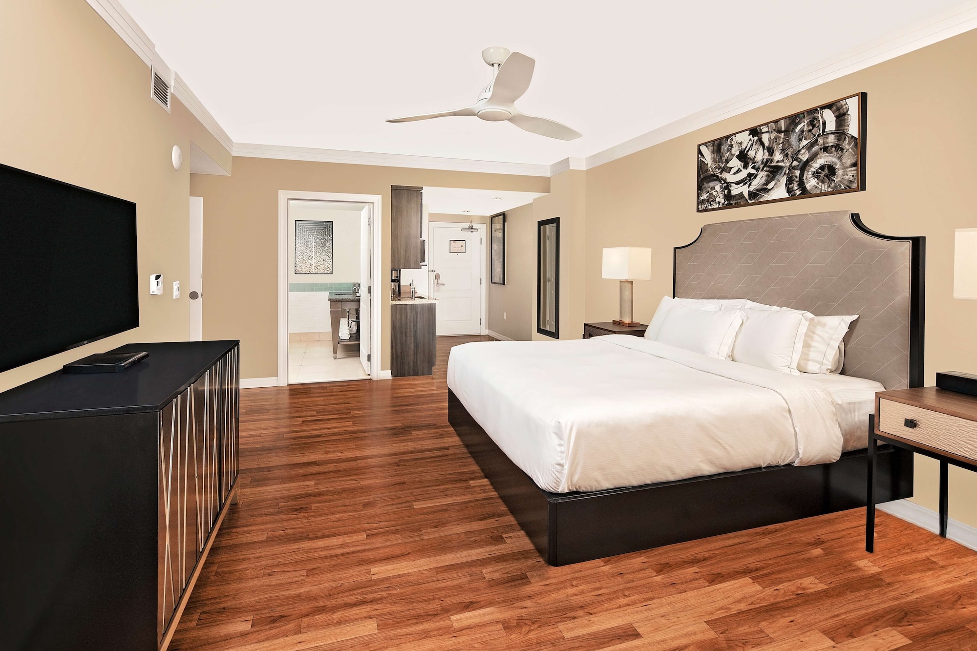 Penthouse, Studio, King Bed, Accessible