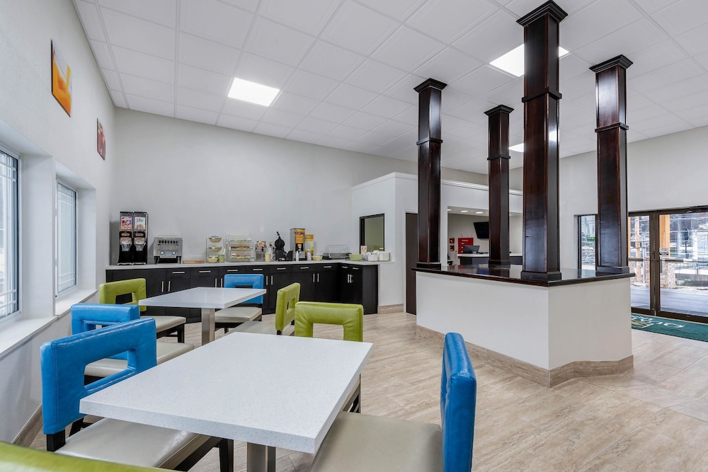 Quality Inn Coraopolis - Pittsburgh Airport 27/32