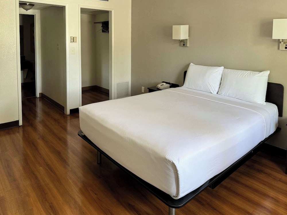 Motel6 Pomona, CA - Los Angeles 21/36