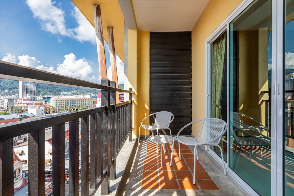 Amata Patong 21/48
