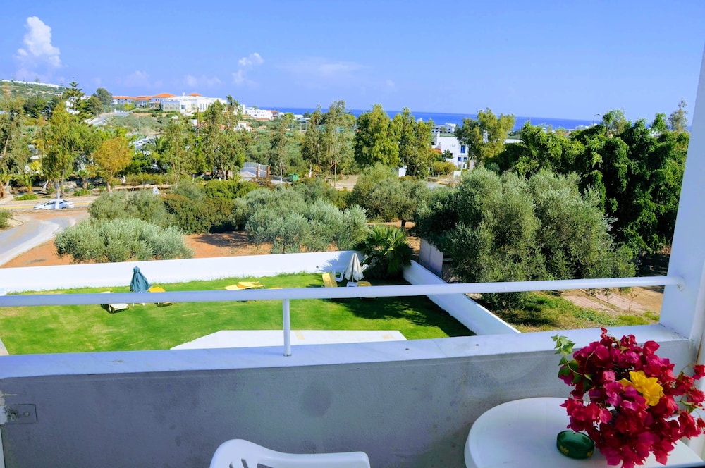 Mastorakis Hotel 64/69