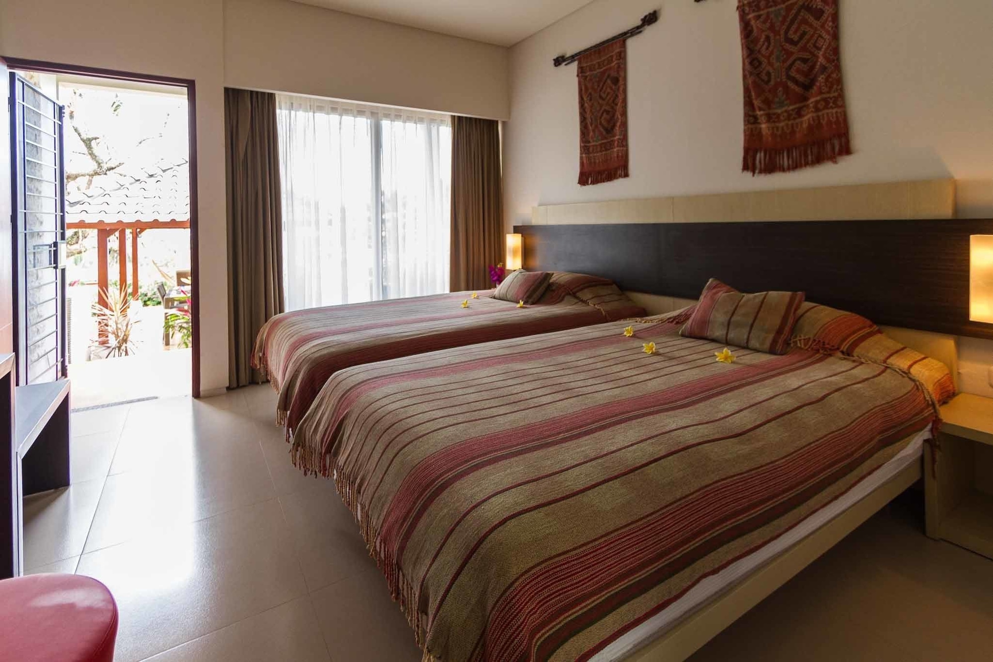 DELUXE, TWIN BEDS, SEA VIEW