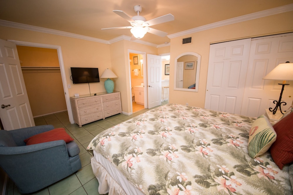 Tradewinds Beach Resort 7/68