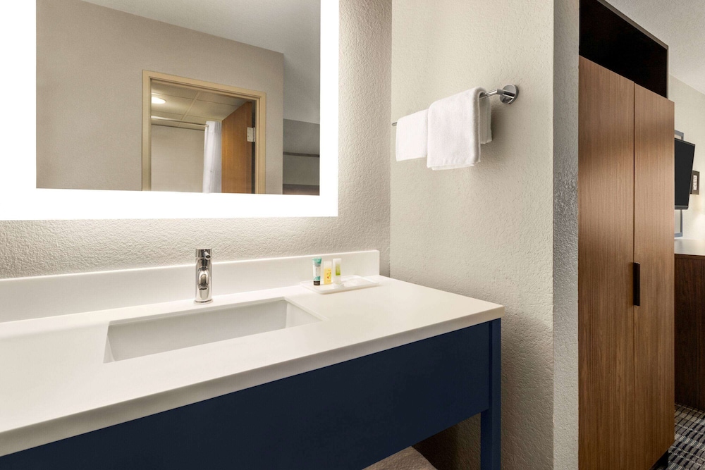 AmericInn by Wyndham Branson and Conference Center 58/62
