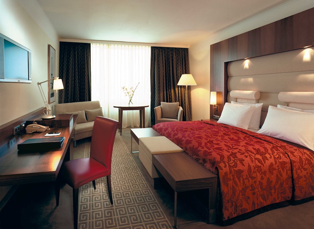 Hotel Palace Berlin 12/83