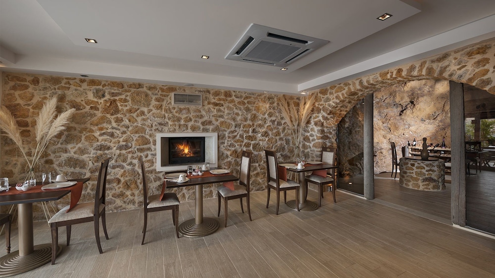 Iakovakis Suites Spa 25/50