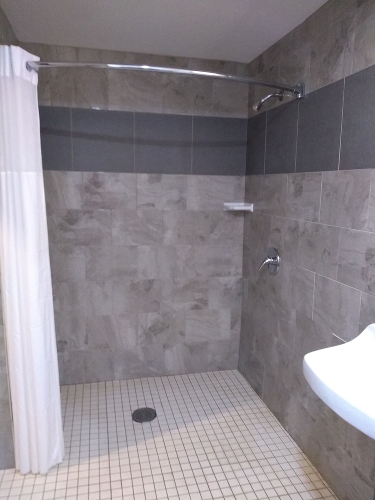 Days Inn by Wyndham Alva 24/24
