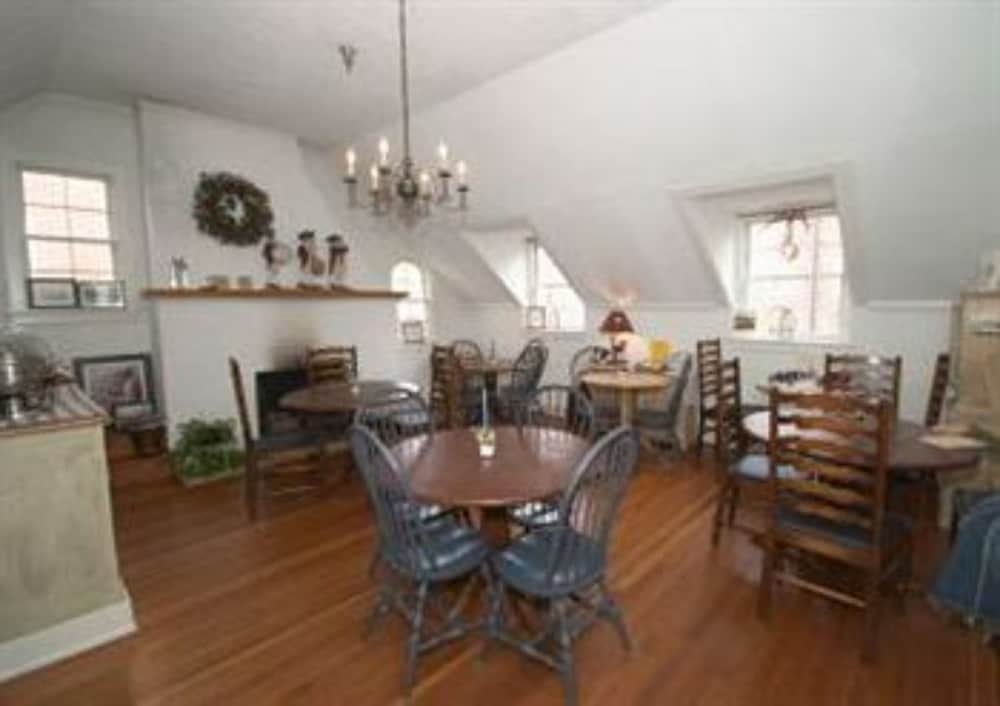 The Fife And Drum Inn 42/50