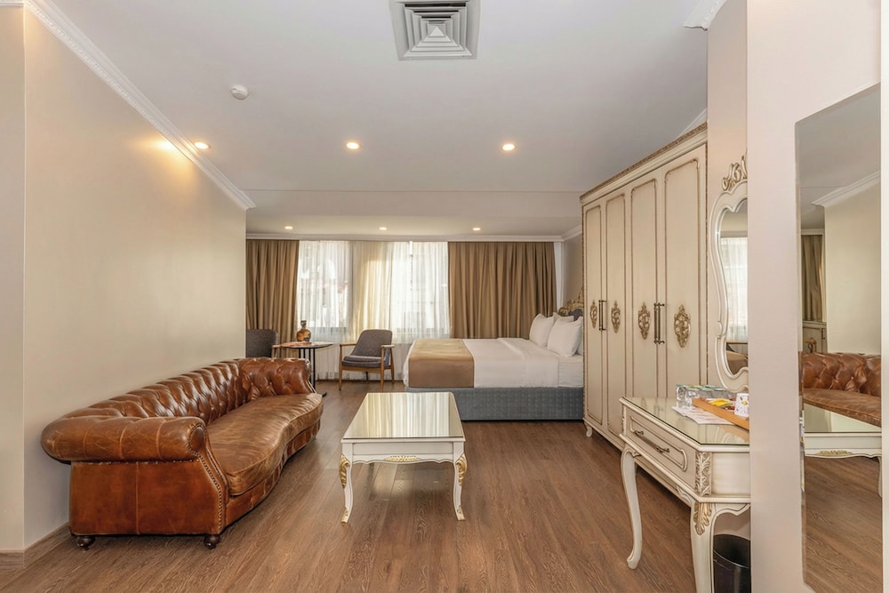 CZN Burak Hotel 50/74