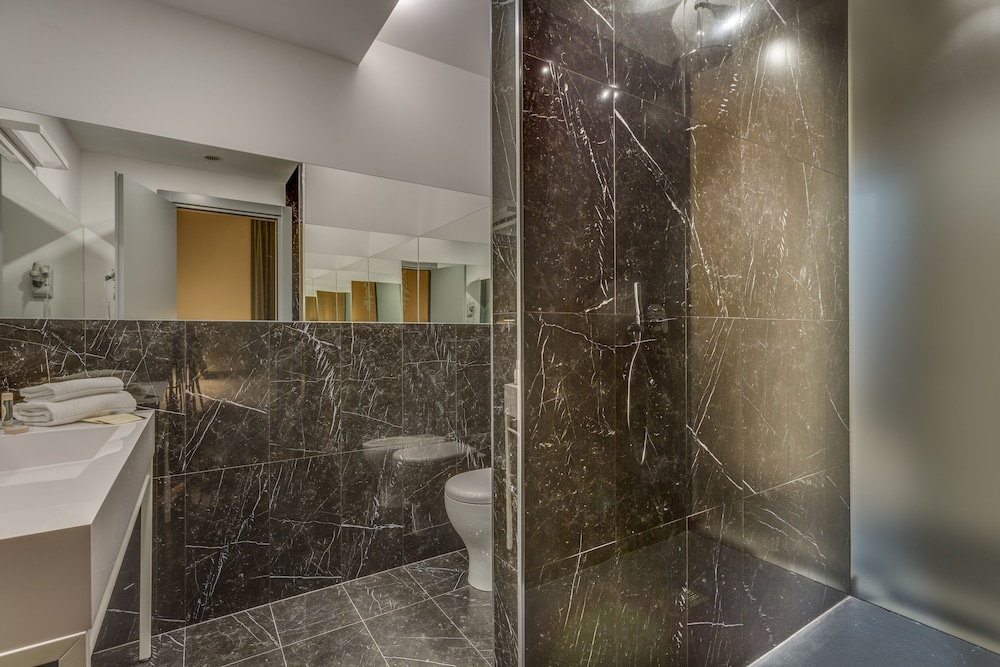 Otivm Hotel 11/63
