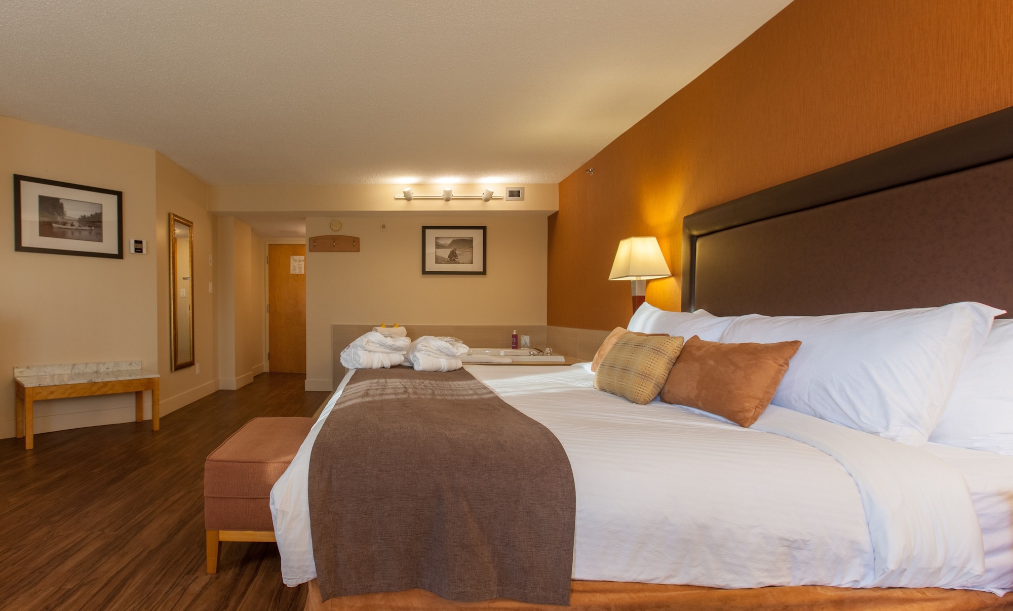 Coast, Premium, Studio, Suite, Hot Tub