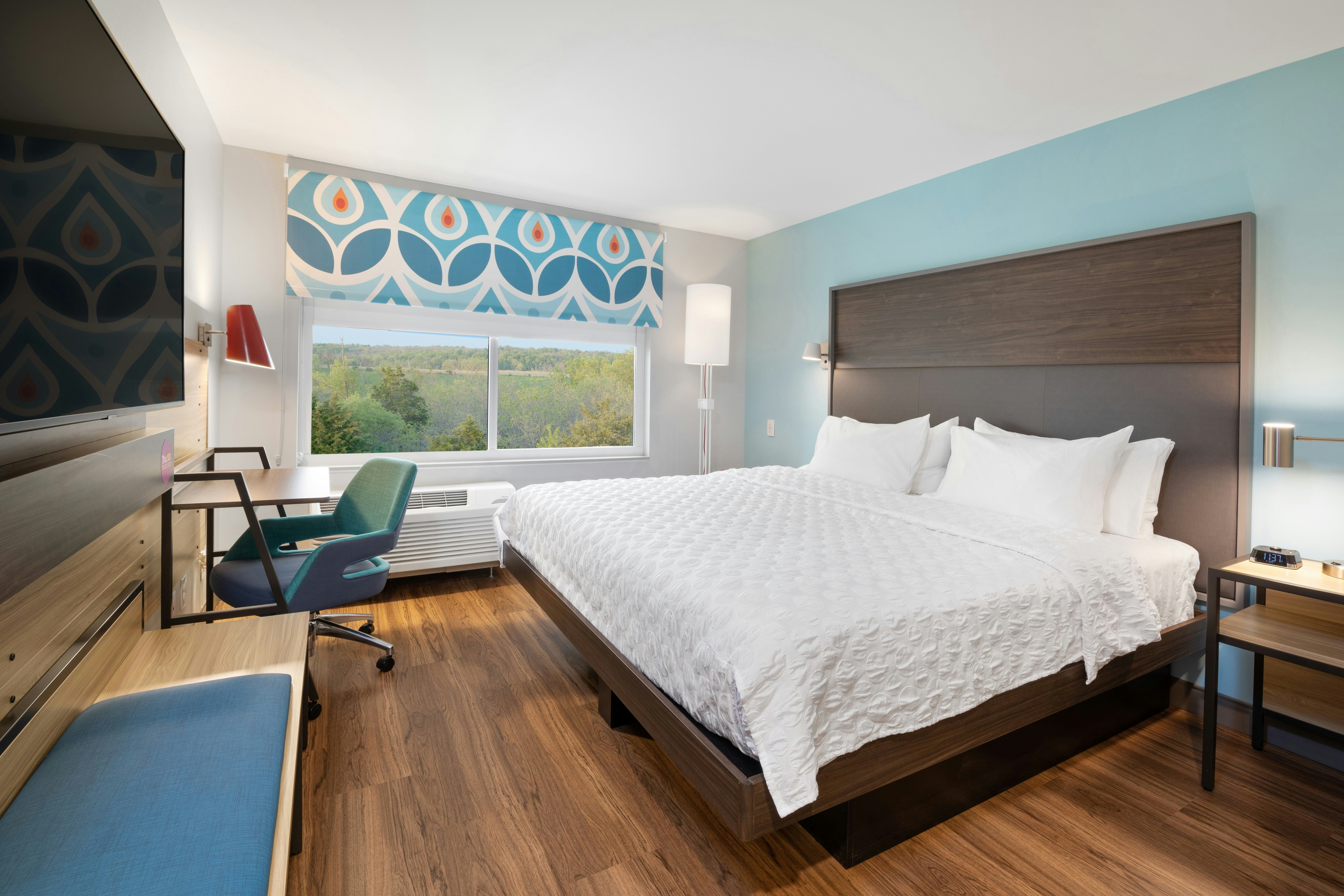 ROOM, KING BED