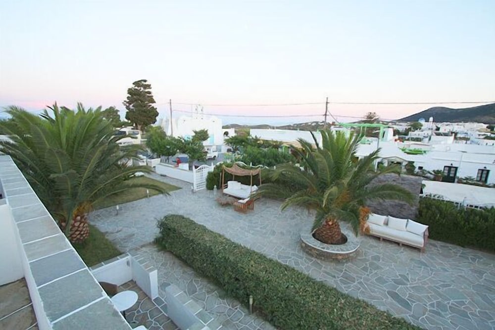Smaragdi Hotel 52/56