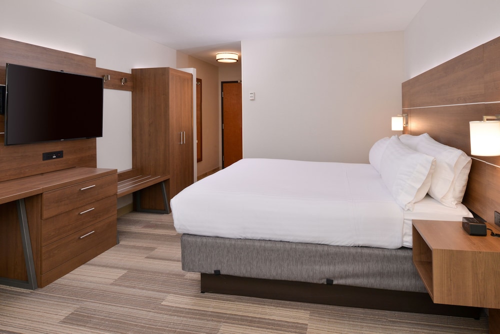Holiday Inn Express Hotel And Suites Parkersburg Mineral Wells 17/42
