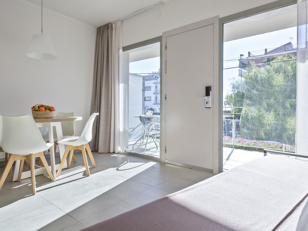 Castellmar Apartments 18/57
