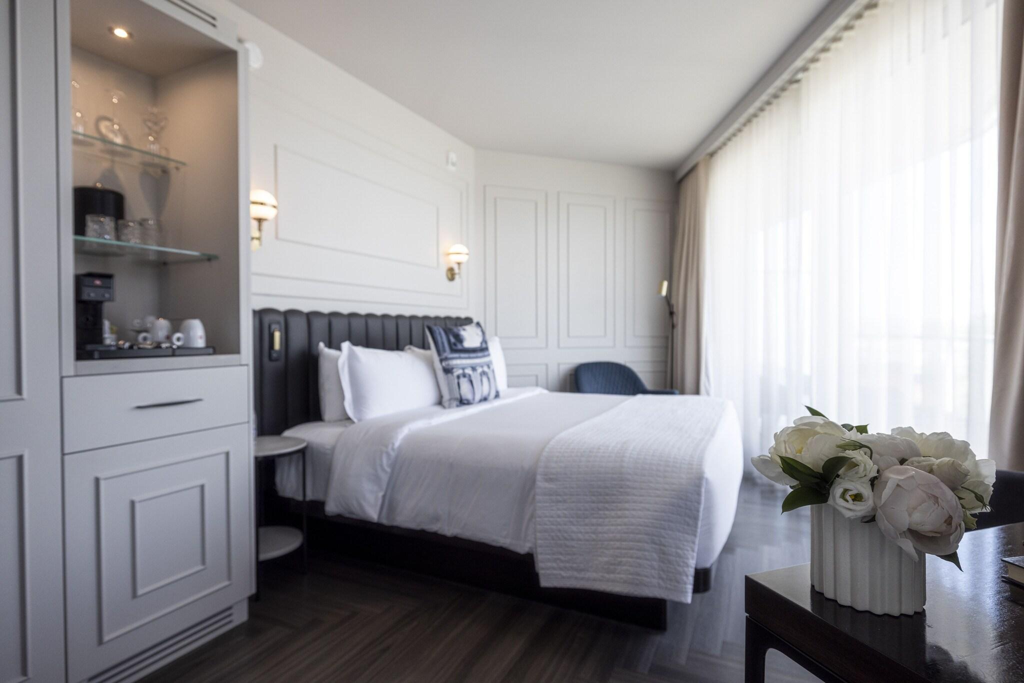 Horizon, King Bed