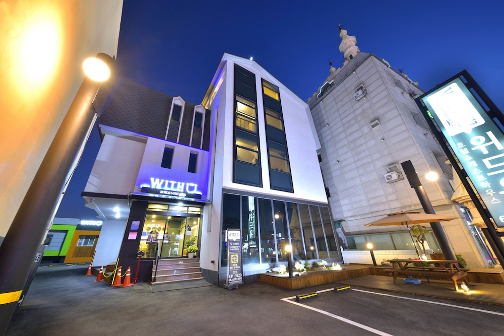 With U Hotel & Guesthouse 40/50