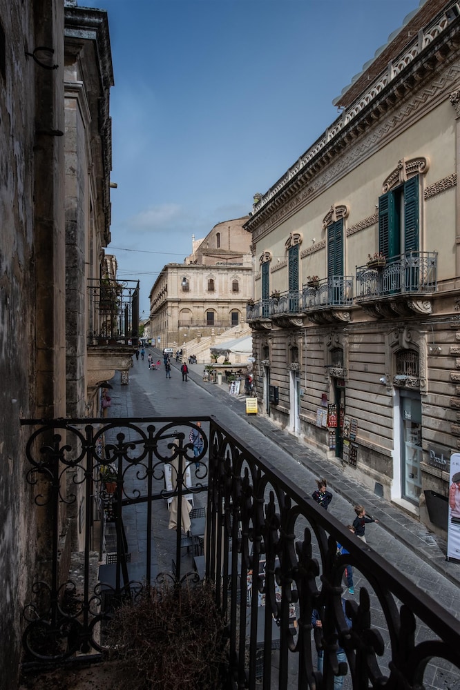 Hotel Porta Reale 44/50