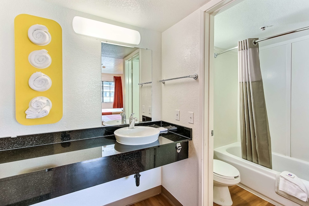 Motel6 Salinas, CA - North Monterey Area 26/41
